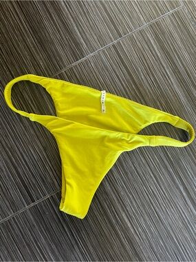 Vitamin A Swim Bikini High Cut Chicki Bottoms Lime Green Size Medium